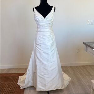 Elegant White Wedding Dress